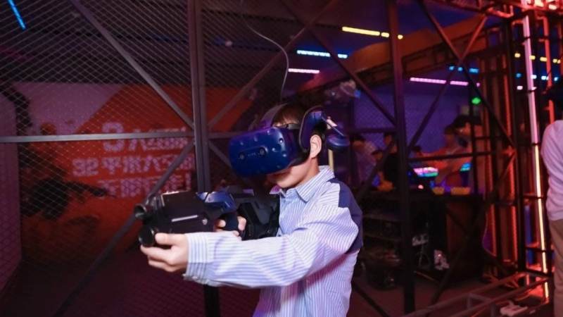 线下VR体验馆设备迭代观察:从重装到轻量化的行业演进